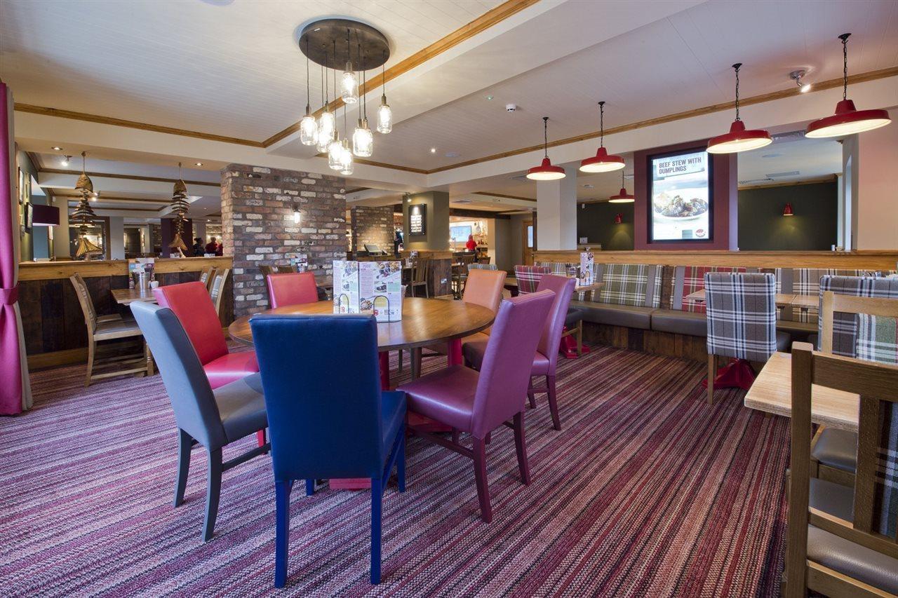 Premier Inn Premier Inn Бидефорд Екстериор снимка