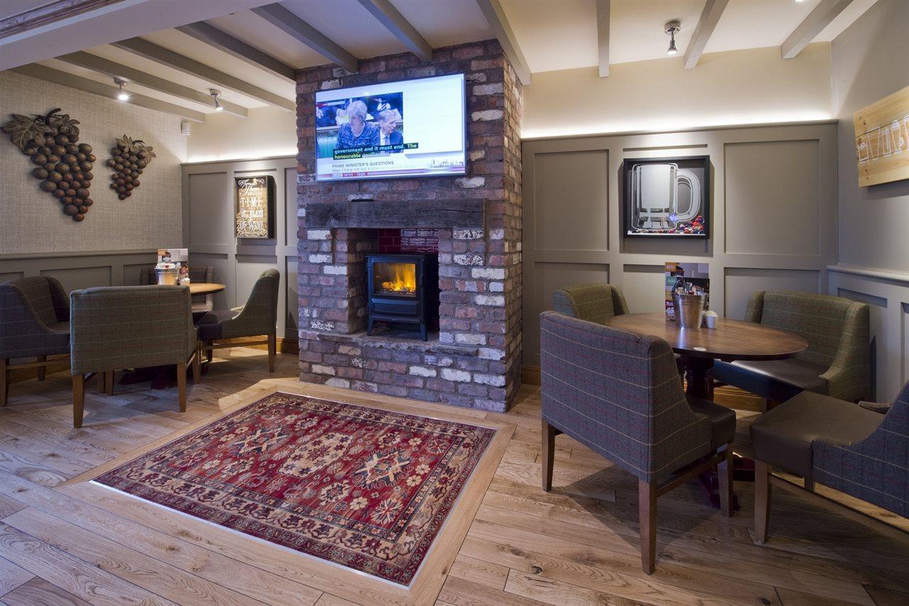 Premier Inn Premier Inn Бидефорд Екстериор снимка