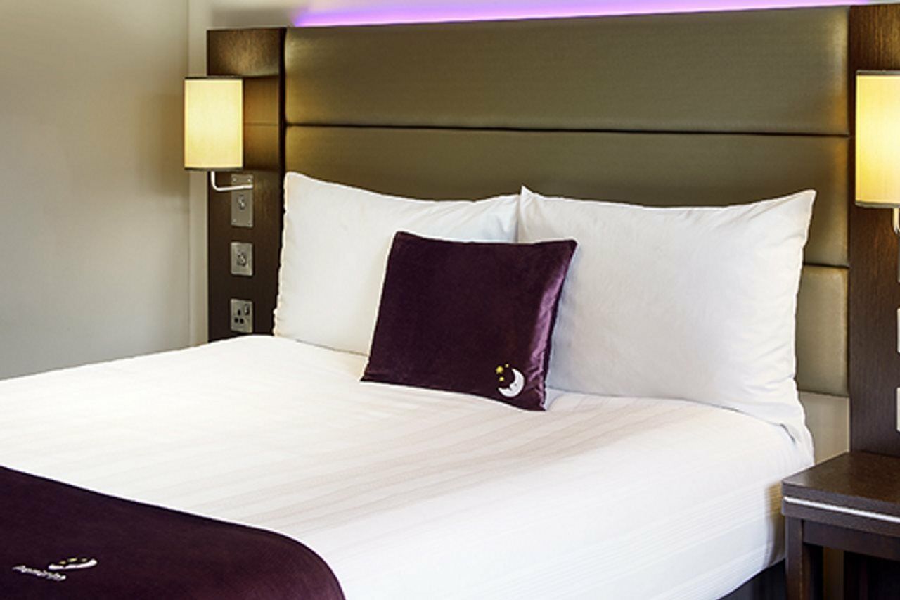 Premier Inn Premier Inn Бидефорд Екстериор снимка