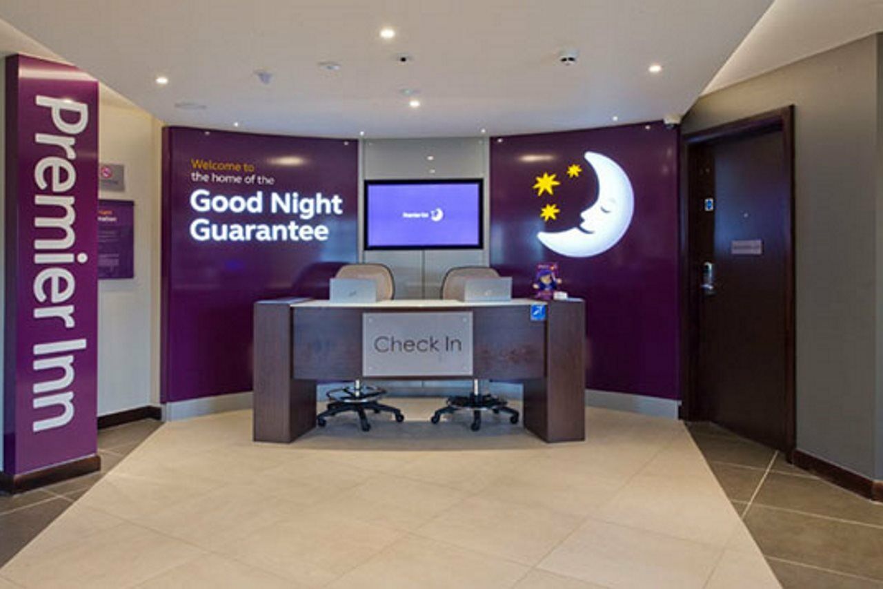Premier Inn Premier Inn Бидефорд Екстериор снимка