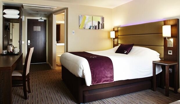 Premier Inn Premier Inn Бидефорд Екстериор снимка